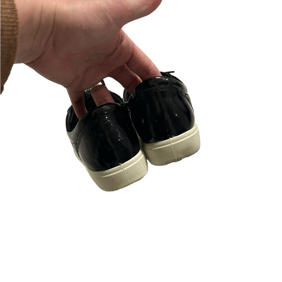 ECCO black patent leather sneaker size 9 - Picture 3 of 4
